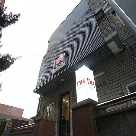 D.H Sinchon Guesthouse Seoul Ngoại thất bức ảnh