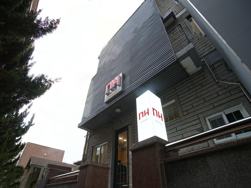 D.H Sinchon Guesthouse Seoul Ngoại thất bức ảnh