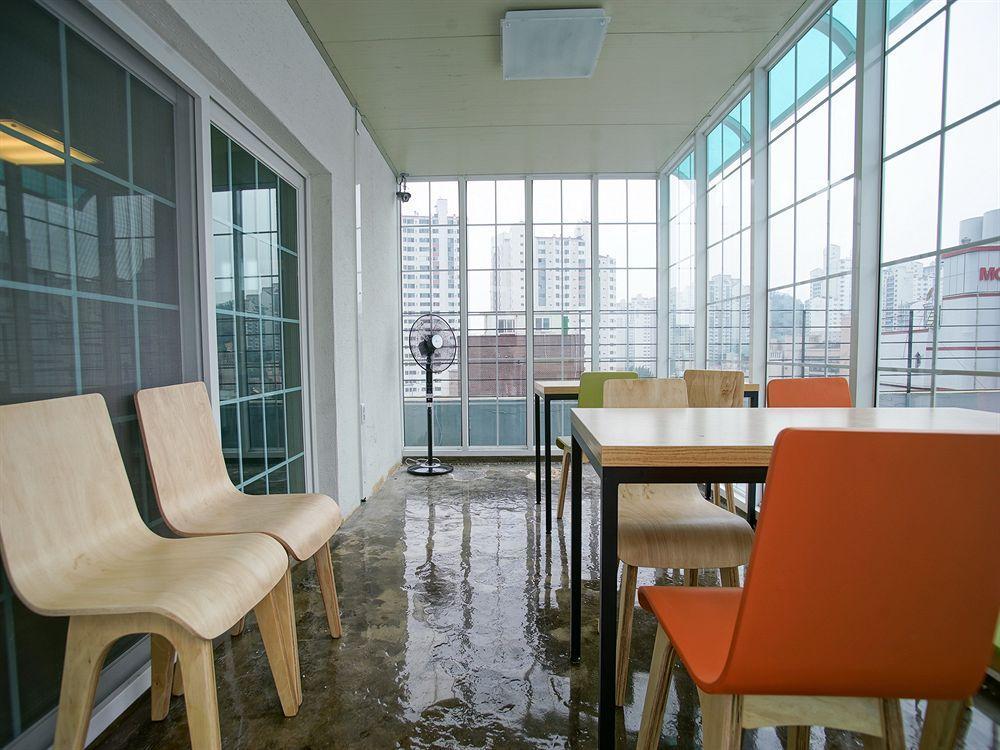 D.H Sinchon Guesthouse Seoul Ngoại thất bức ảnh