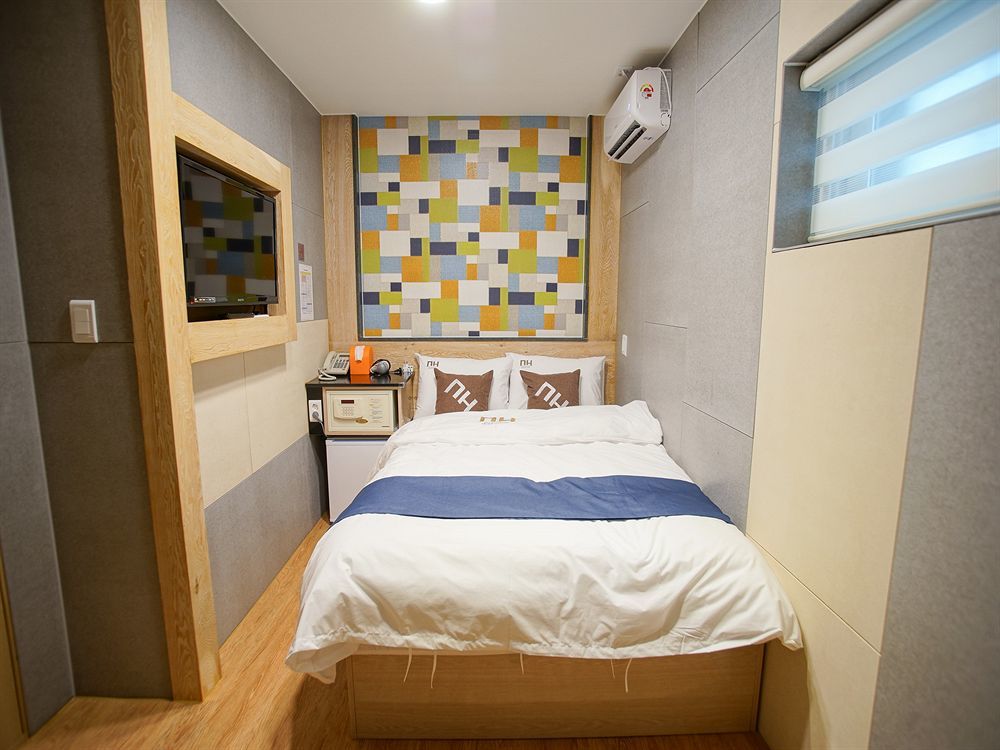D.H Sinchon Guesthouse Seoul Ngoại thất bức ảnh