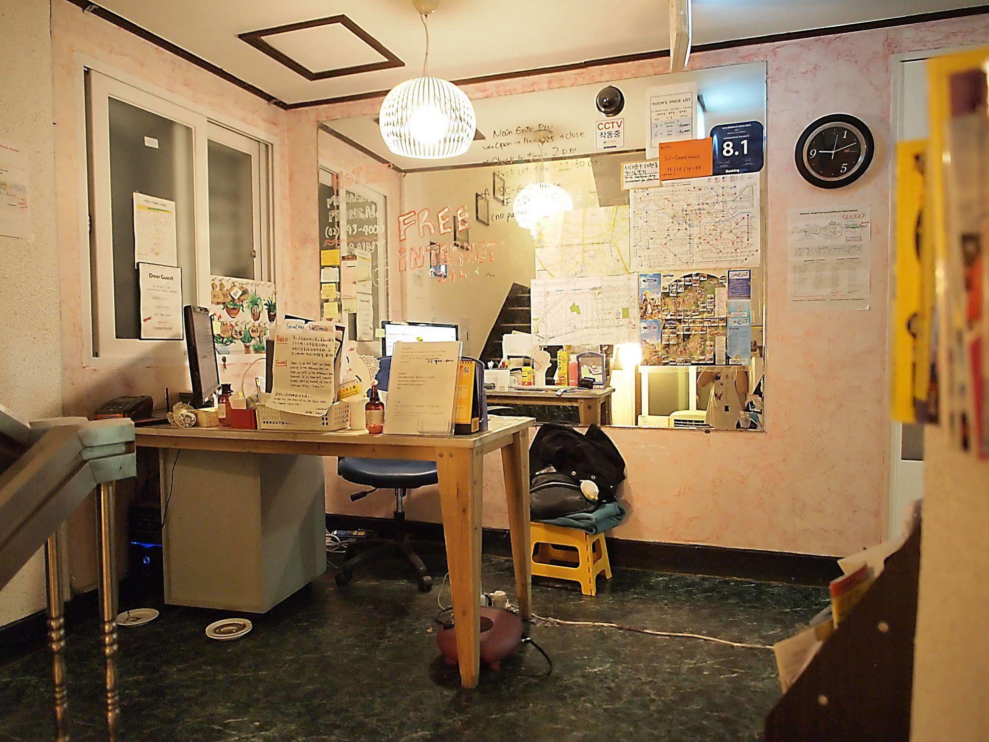 D.H Sinchon Guesthouse Seoul Ngoại thất bức ảnh