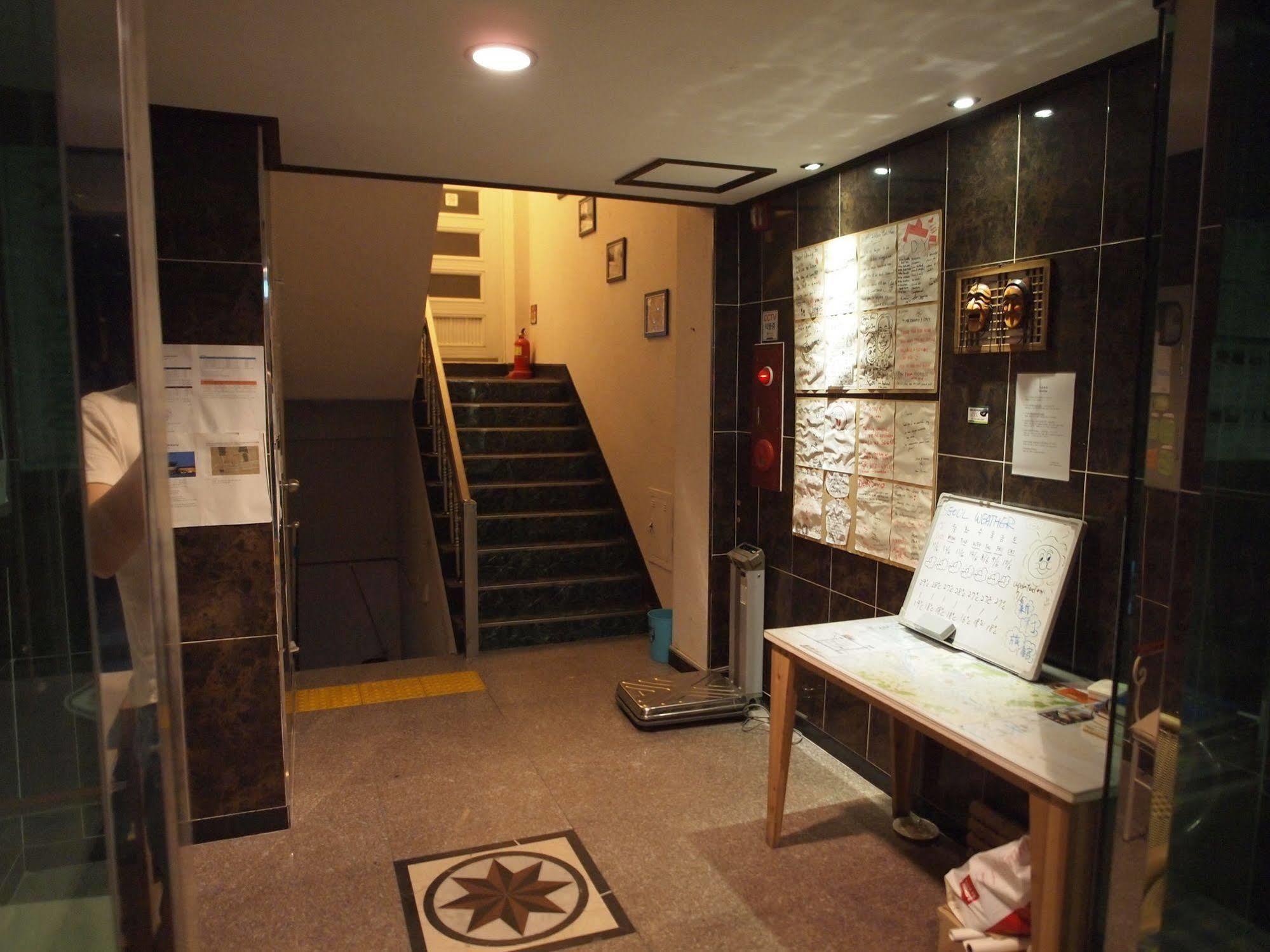 D.H Sinchon Guesthouse Seoul Ngoại thất bức ảnh