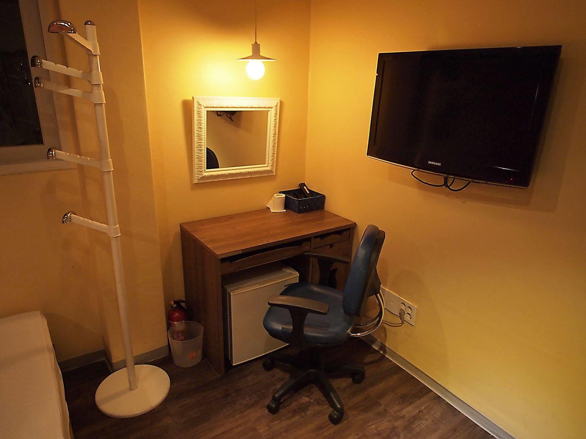 D.H Sinchon Guesthouse Seoul Ngoại thất bức ảnh