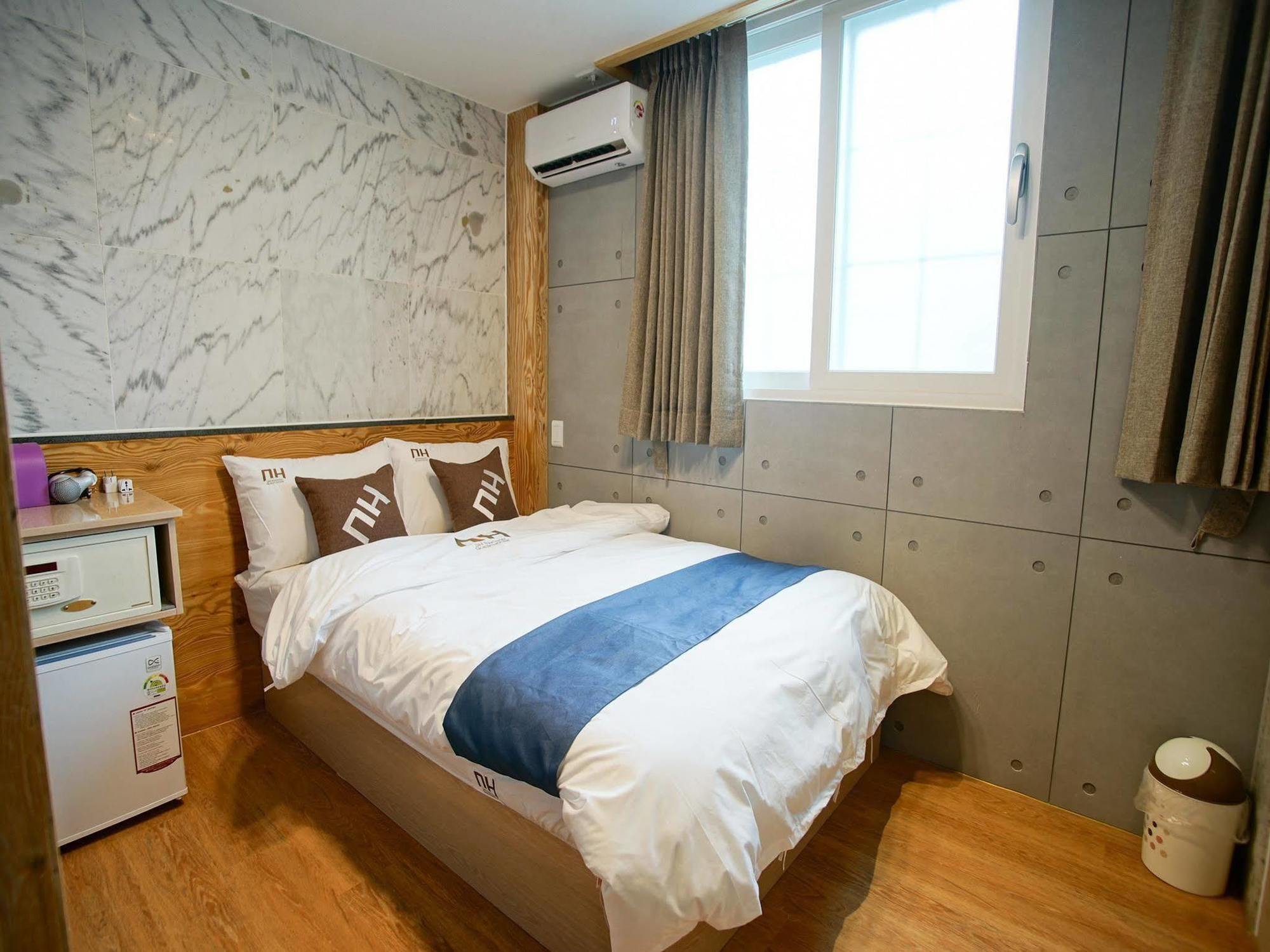 D.H Sinchon Guesthouse Seoul Ngoại thất bức ảnh