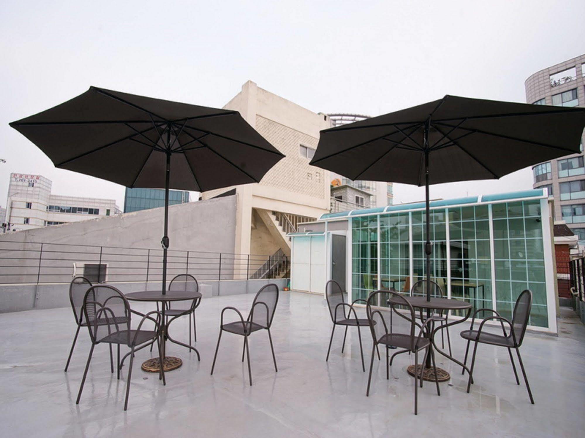D.H Sinchon Guesthouse Seoul Ngoại thất bức ảnh
