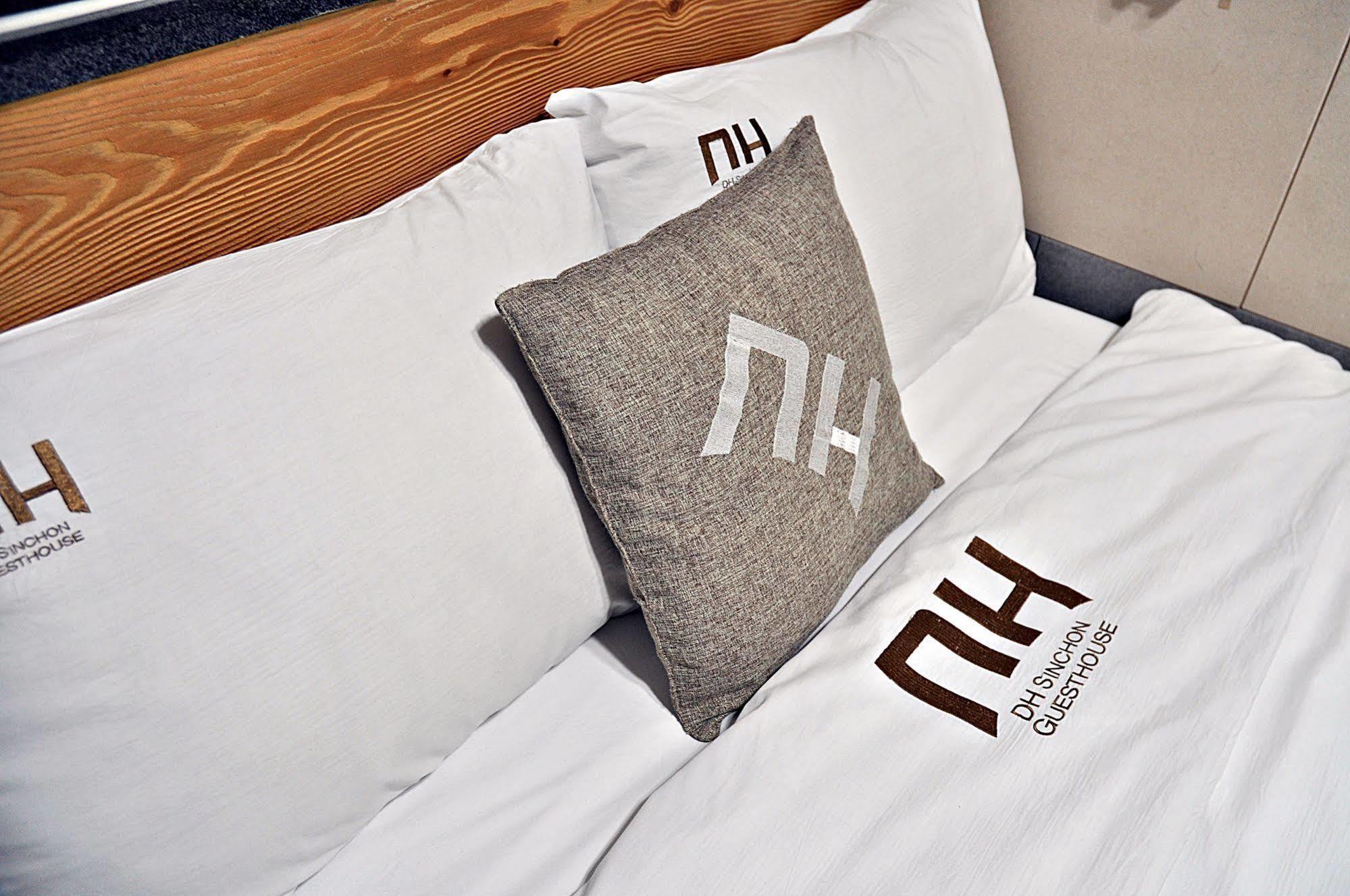 D.H Sinchon Guesthouse Seoul Ngoại thất bức ảnh