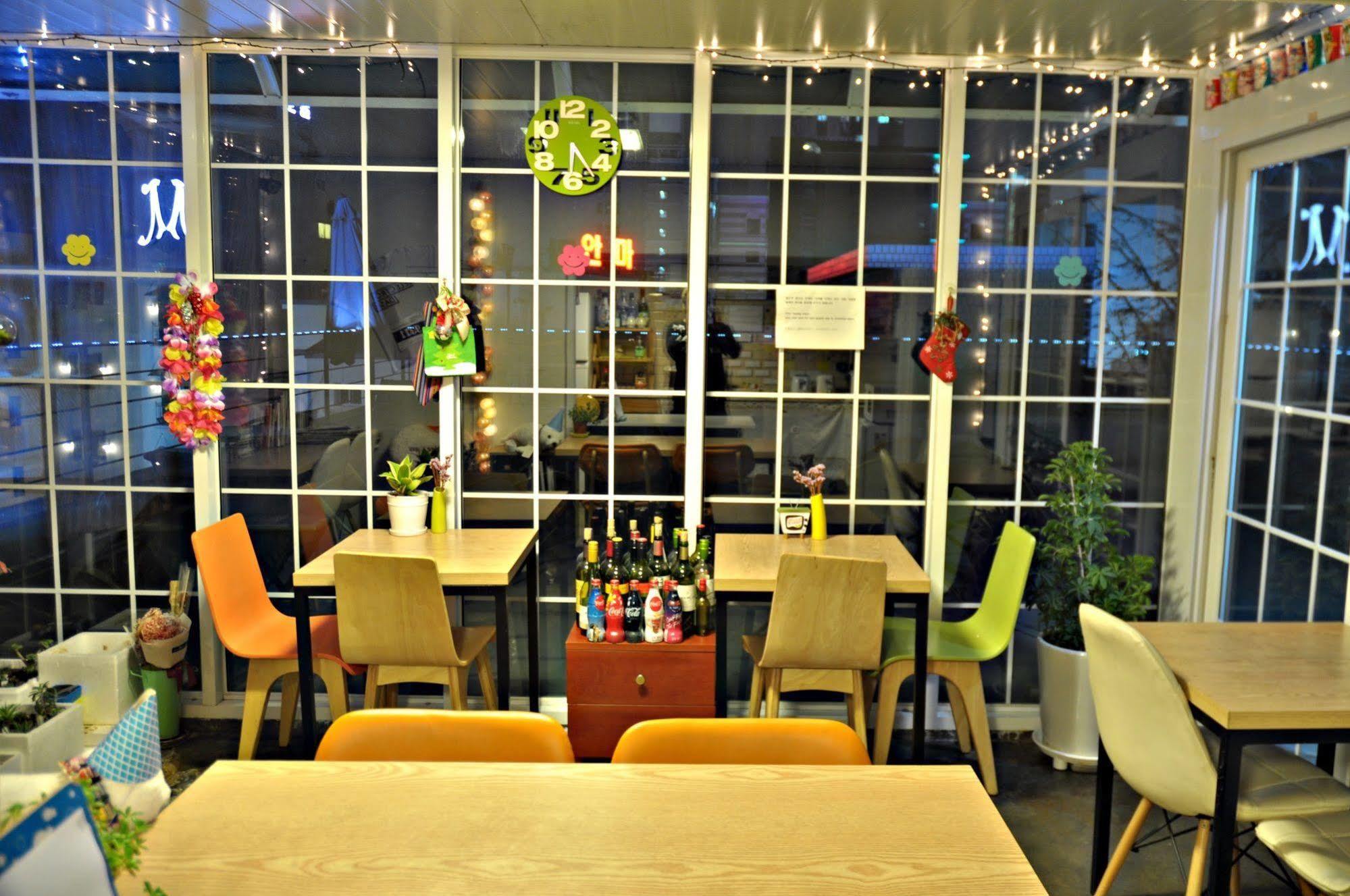 D.H Sinchon Guesthouse Seoul Ngoại thất bức ảnh